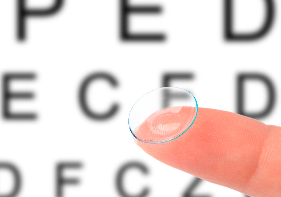 Reducir la miopía con lentes de contacto nocturnas